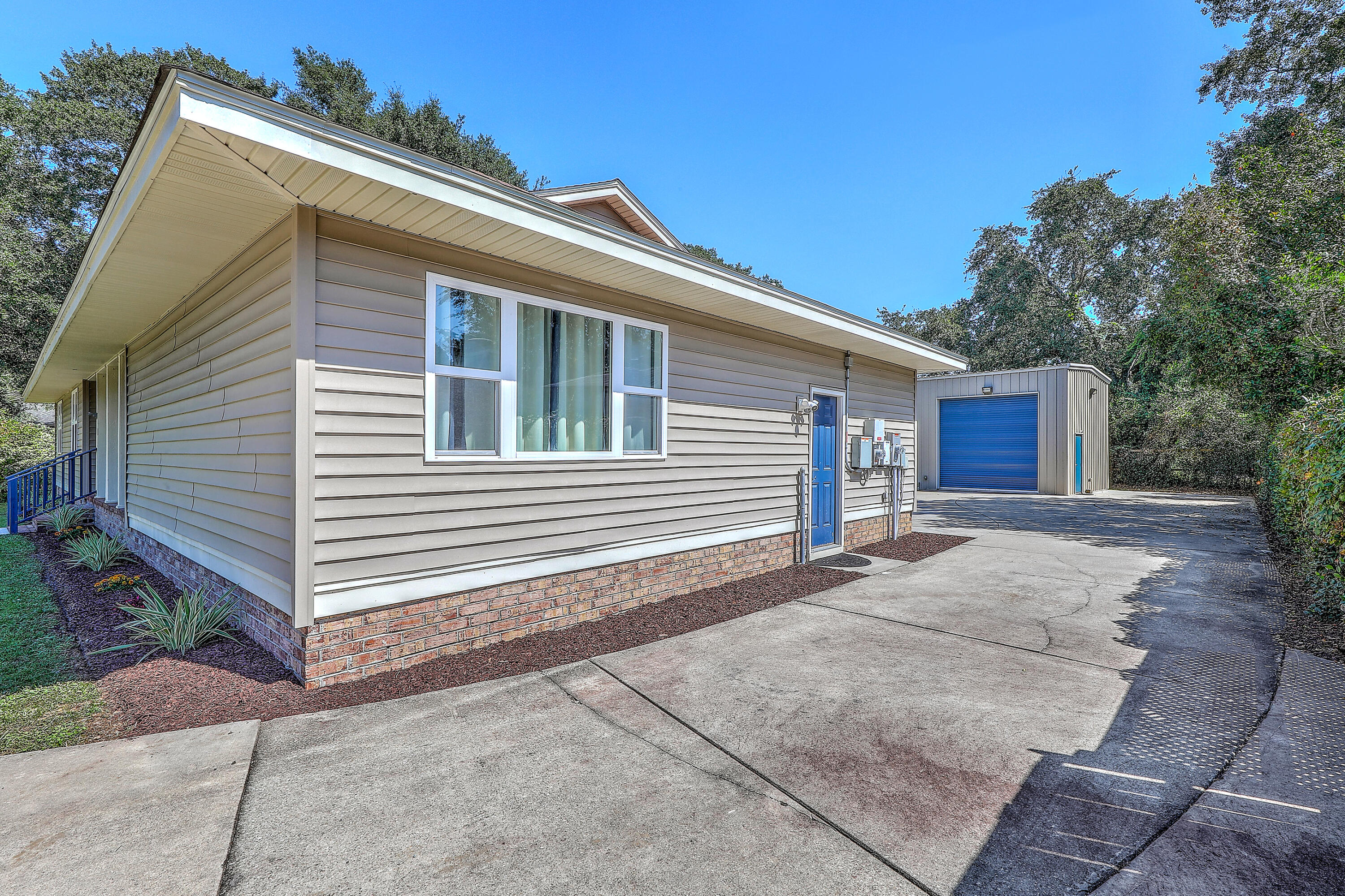 1288 Old Colony Road Mount Pleasant, SC 29464 - Photo 33 of 41 Driveway