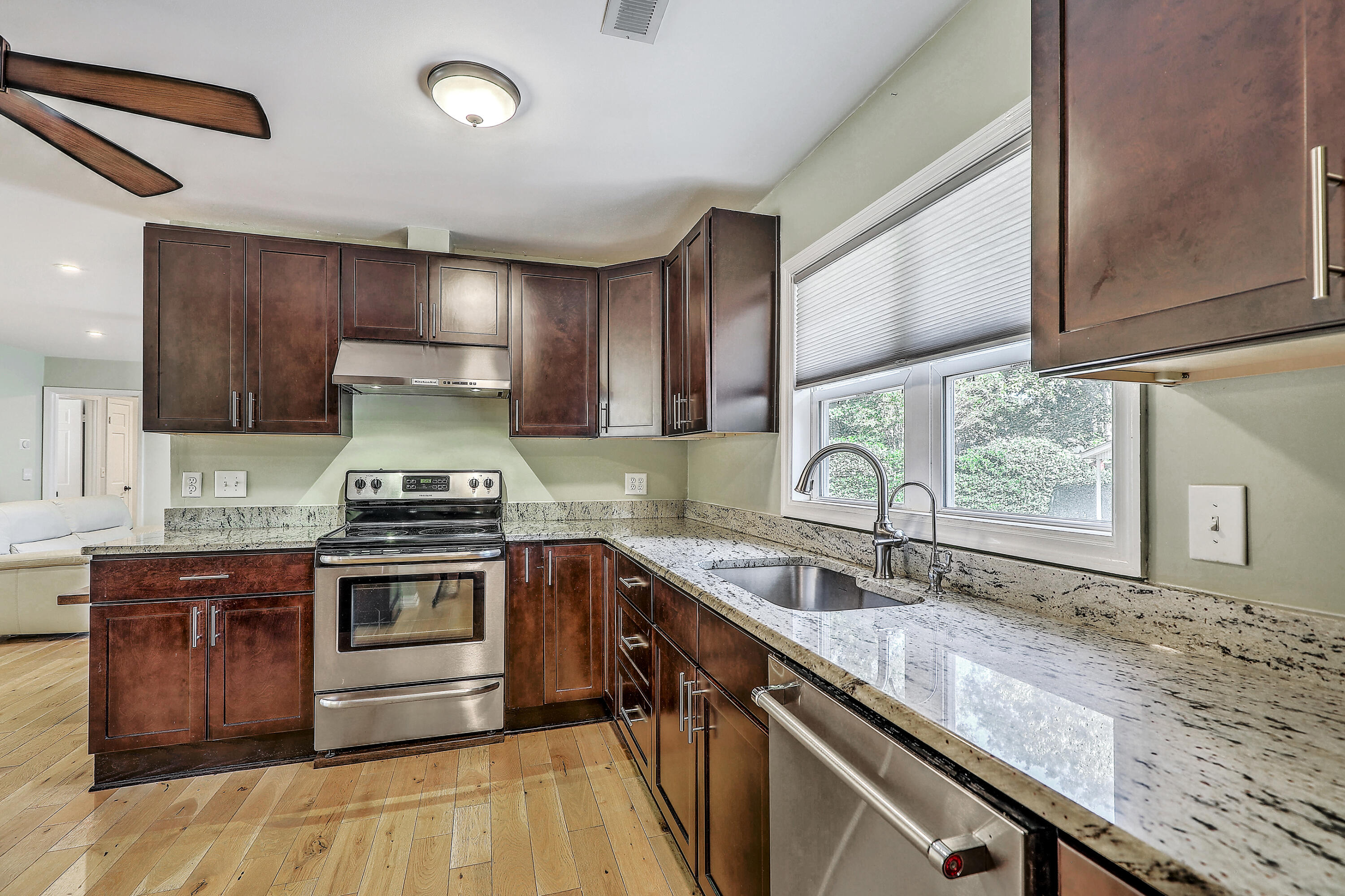 1288 Old Colony Road Mount Pleasant, SC 29464 - Photo 6 of 41 Kitchen