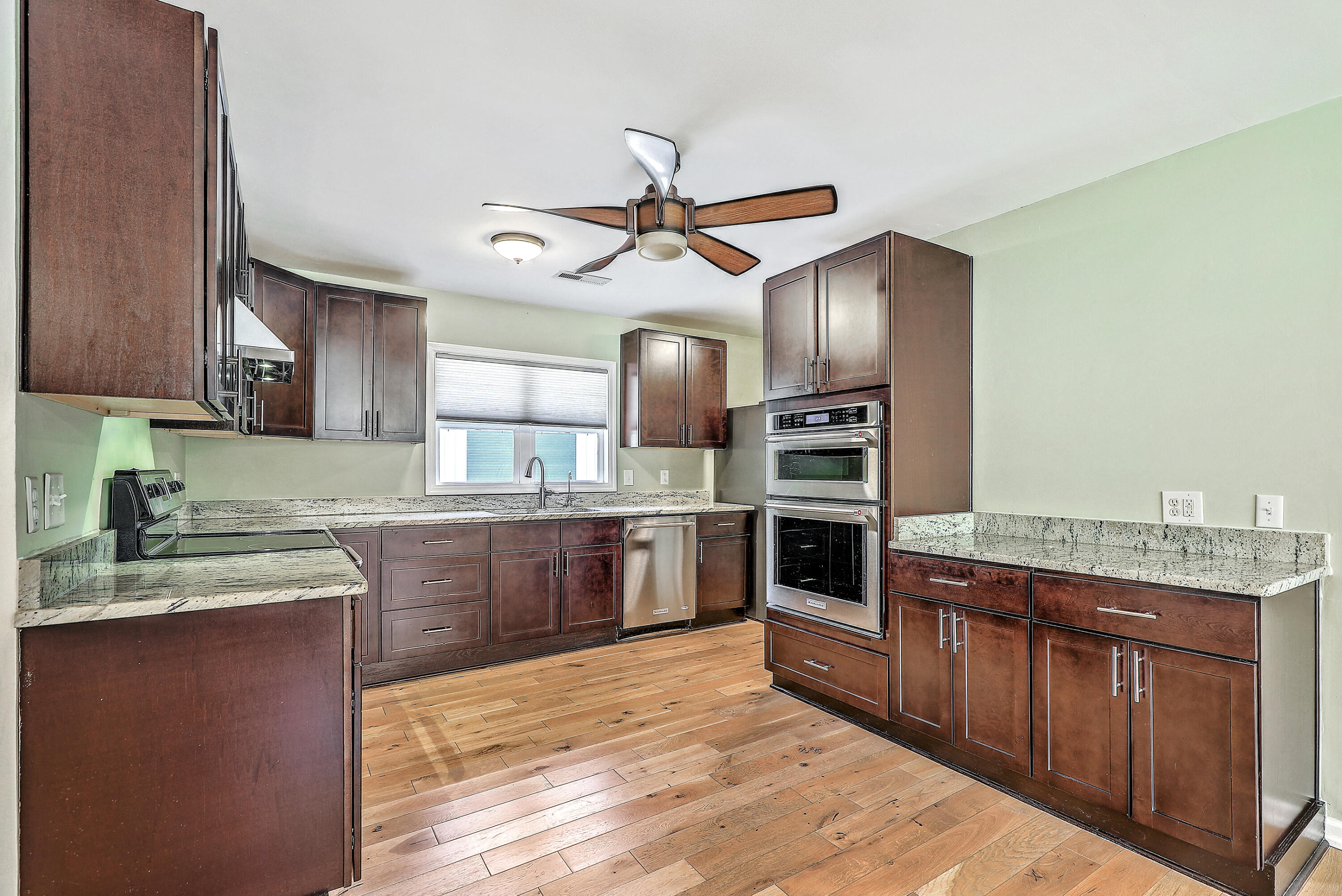 1288 Old Colony Road Mount Pleasant, SC 29464 - Photo 9 of 41 Kitchen