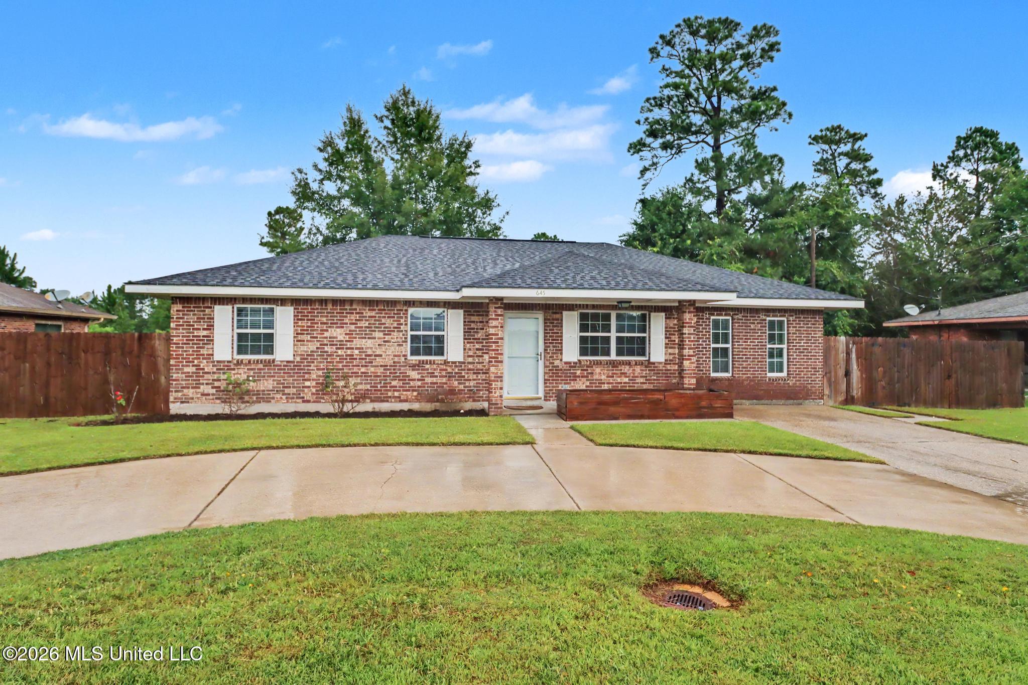 645 Union Street Bay St. Louis, MS 39520 - Photo 1 of 25 IMG_4571