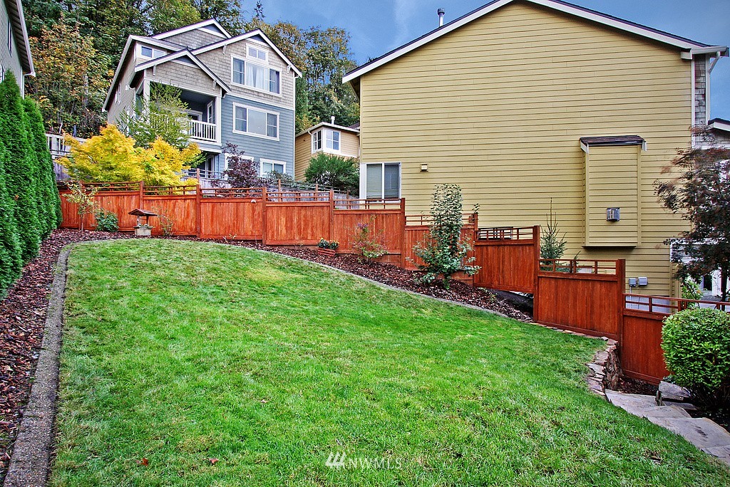 559 Alpine Ridge Place Northwest Issaquah, WA 98027 - Photo 13 of 15 a view of an house with backyard space and garden
