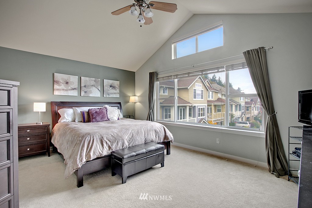 559 Alpine Ridge Place Northwest Issaquah, WA 98027 - Photo 7 of 15 a spacious bedroom with a bed and a flat tv screen on dresser