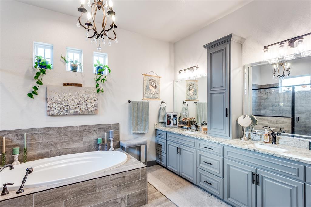 216 Deer Glade Court Azle, TX 76020 - Photo 21 of 40 a bathroom with a bathtub sink and mirror