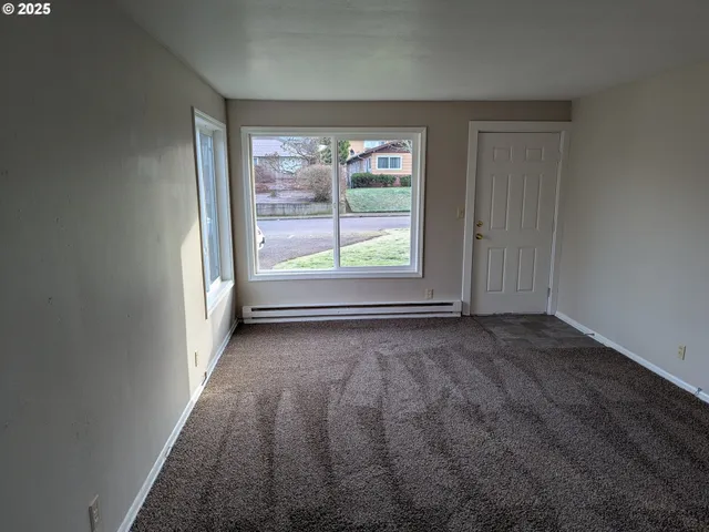 $725,000 | 923 South Fir Street, Canby, OR 97013