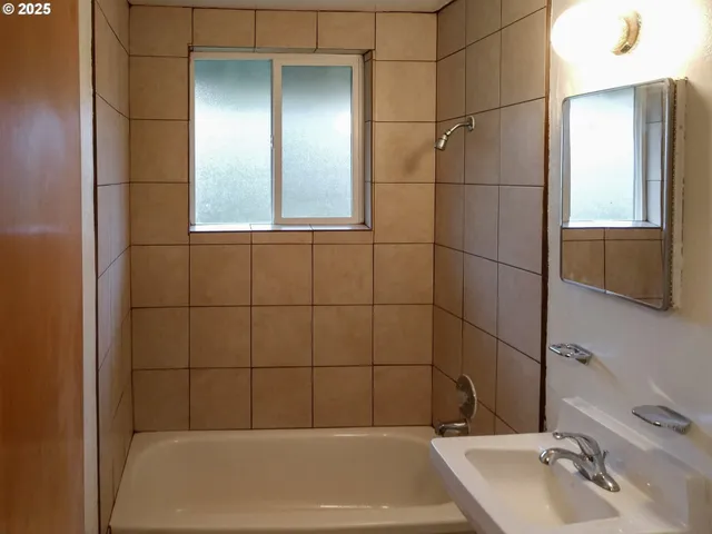 $725,000 | 923 South Fir Street, Canby, OR 97013