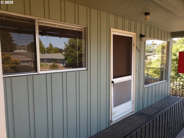 $725,000 | 923 South Fir Street, Canby, OR 97013