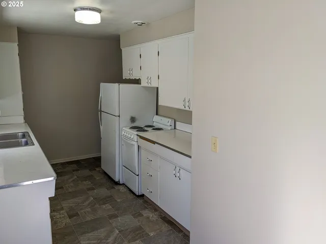 $725,000 | 923 South Fir Street, Canby, OR 97013