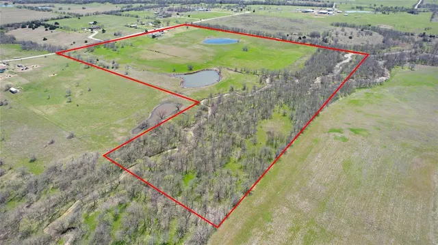 a view of a tennis court