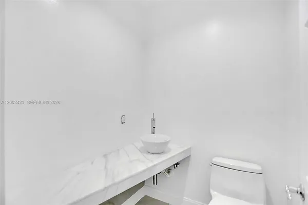 $7,800 | 21032 Northeast 32nd Avenue, Unit 21032, Aventura, FL 33180