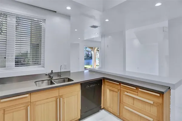 $7,800 | 21032 Northeast 32nd Avenue, Unit 21032, Aventura, FL 33180