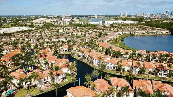 $7,800 | 21032 Northeast 32nd Avenue, Unit 21032, Aventura, FL 33180