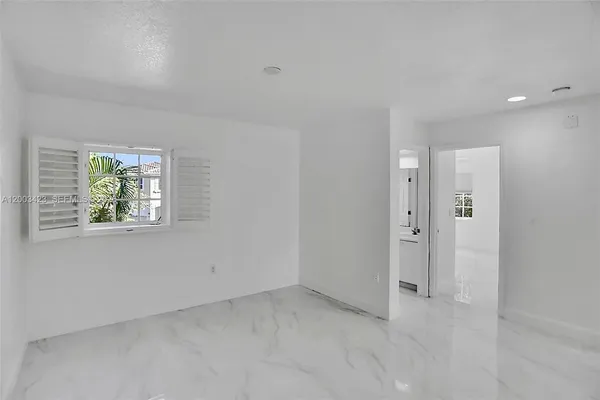 $7,800 | 21032 Northeast 32nd Avenue, Unit 21032, Aventura, FL 33180