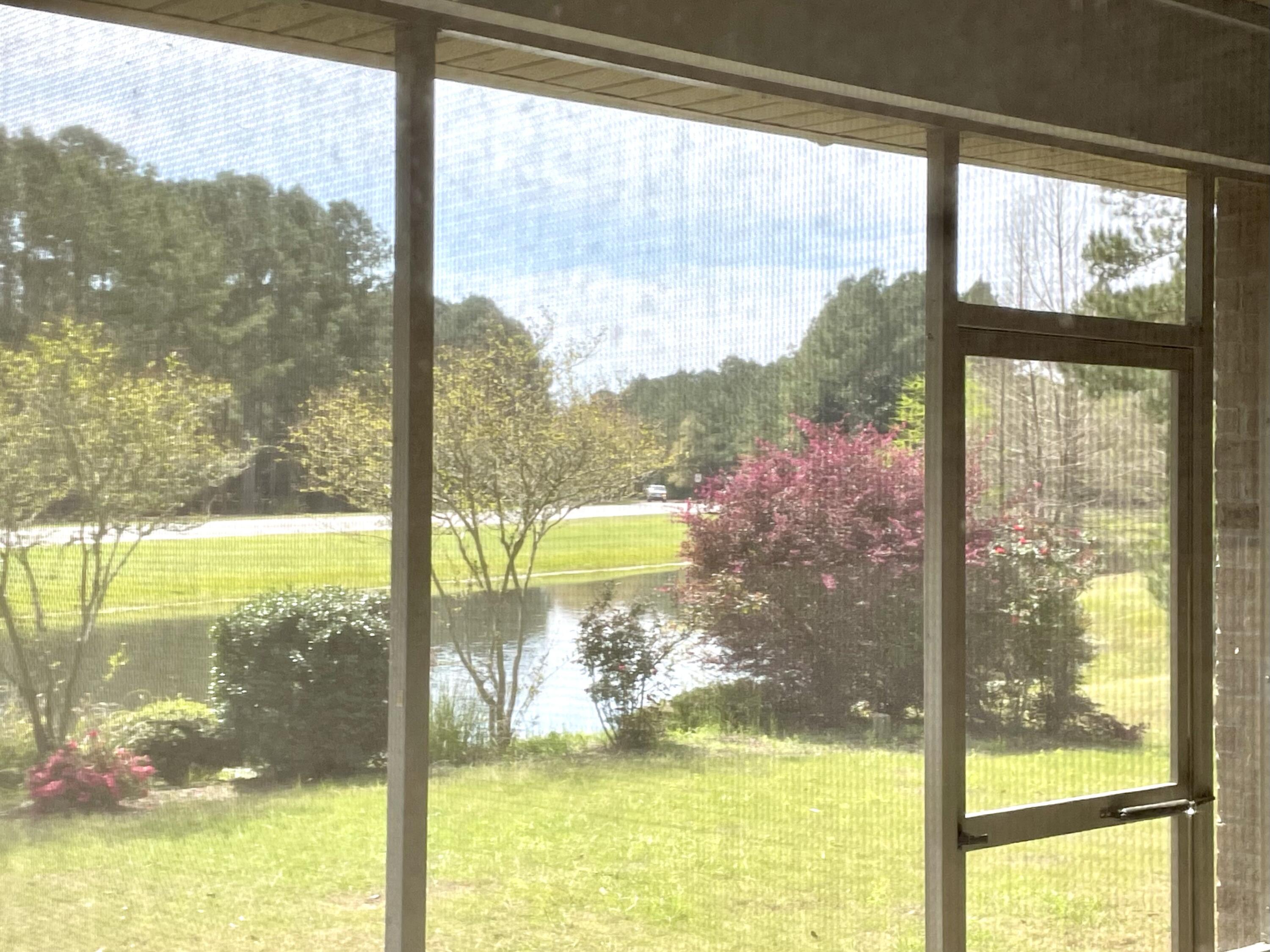 46 Hemingway Lane Freeport, FL 32439 - Photo 10 of 27 a view of a city from a living room