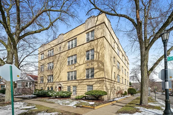 $1,795 | 230 Elmwood Avenue, Unit 1S, Evanston, IL 60202