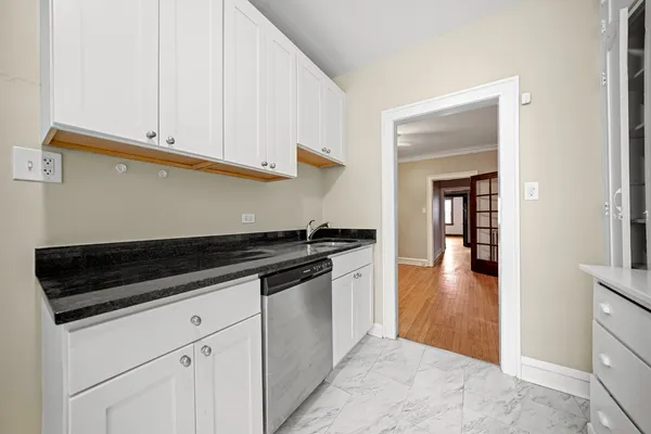 $1,795 | 230 Elmwood Avenue, Unit 1S, Evanston, IL 60202