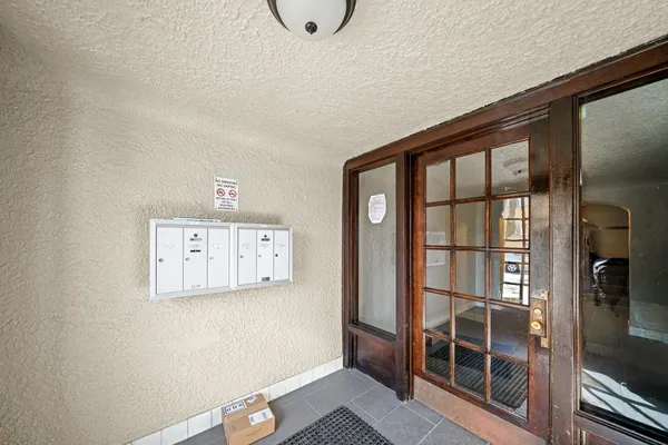 $1,795 | 230 Elmwood Avenue, Unit 1S, Evanston, IL 60202