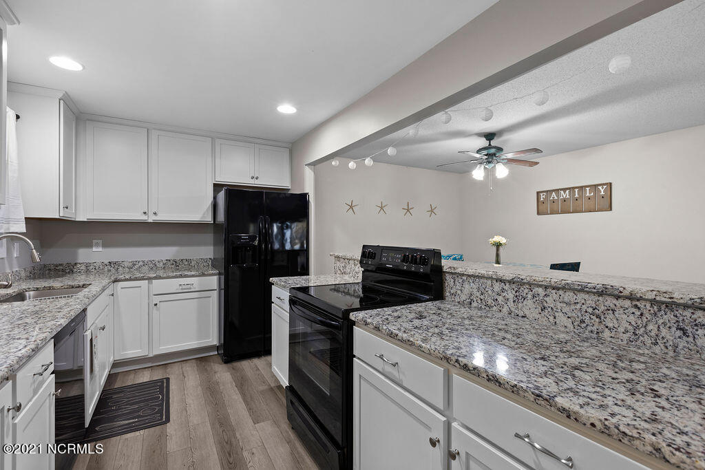 718 Azalea Drive, Unit 453 Hampstead, NC 28443 - Photo 11 of 26 IMG_8375