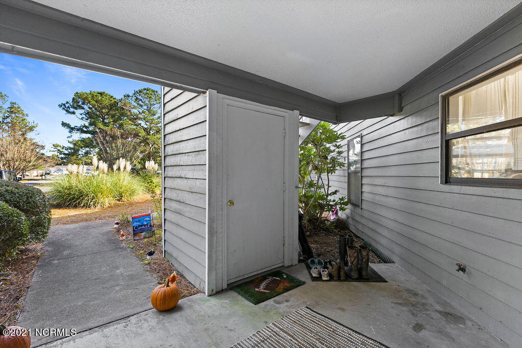 718 Azalea Drive, Unit 453 Hampstead, NC 28443 - Photo 4 of 26 IMG_8426