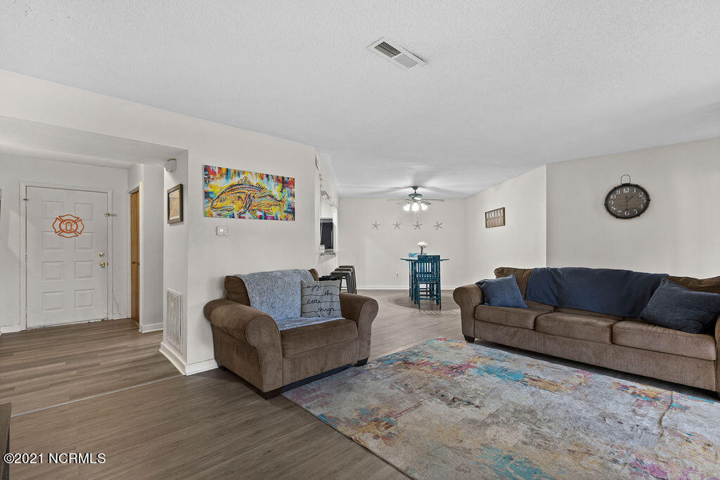 718 Azalea Drive, Unit 453 Hampstead, NC 28443 - Photo 7 of 26 IMG_8411