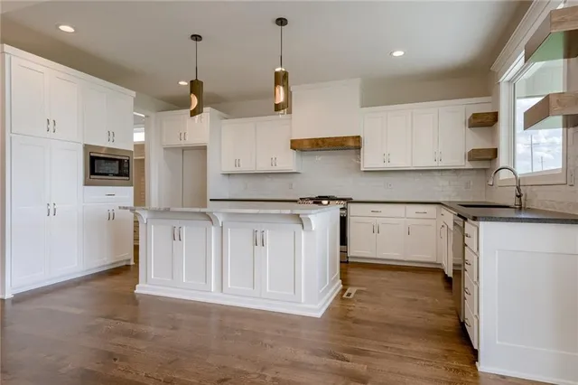 $620,440 | 8216 Northwest 89th Terrace, Kansas City, MO 64153