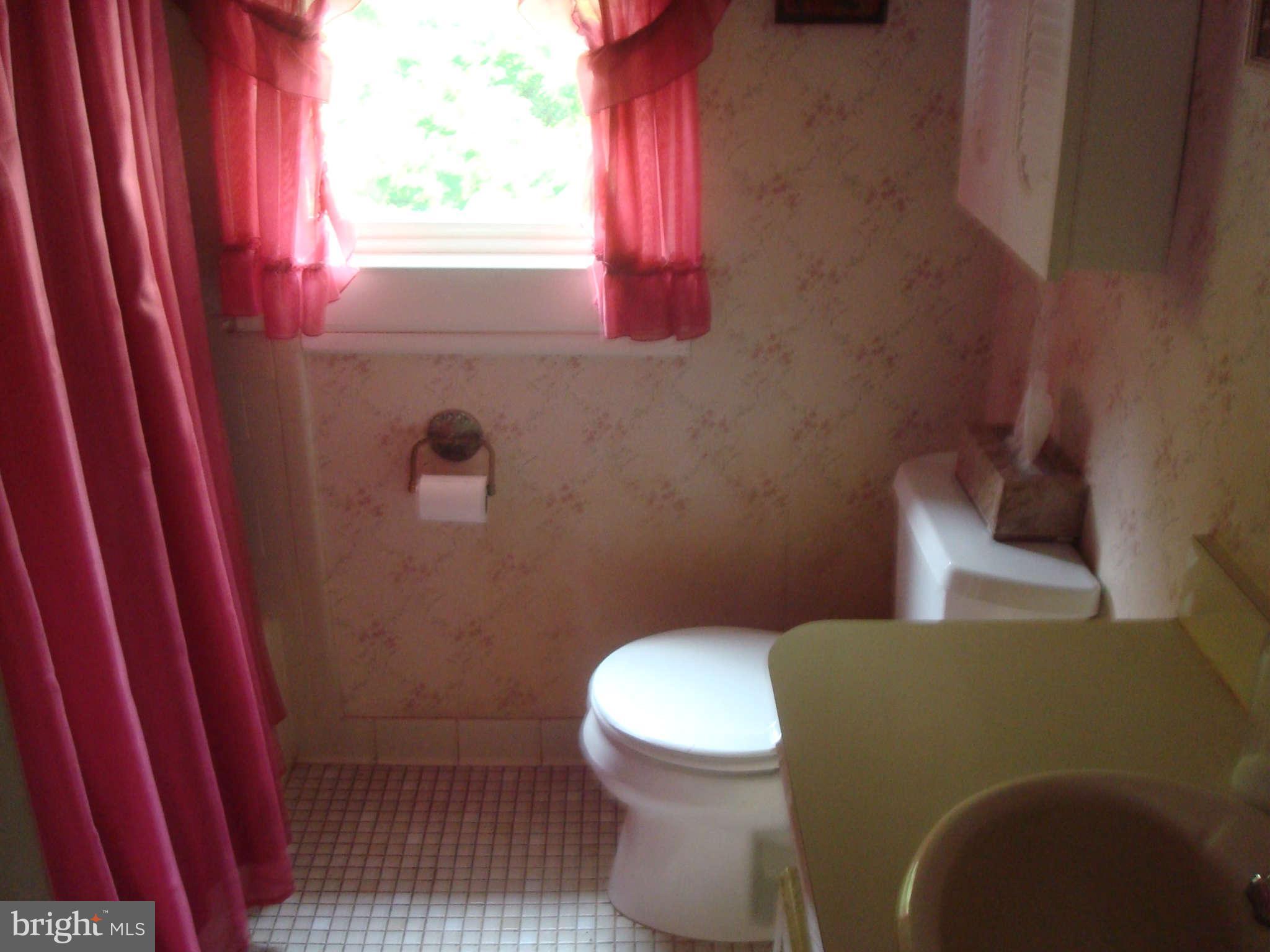 921 Grays Lane Silver Spring, MD 20902 - Photo 11 of 27 Bath
