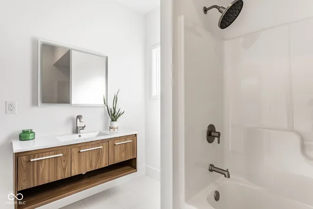 $999,000 | 13808 West County Road 500, Jasonville, IN 47438