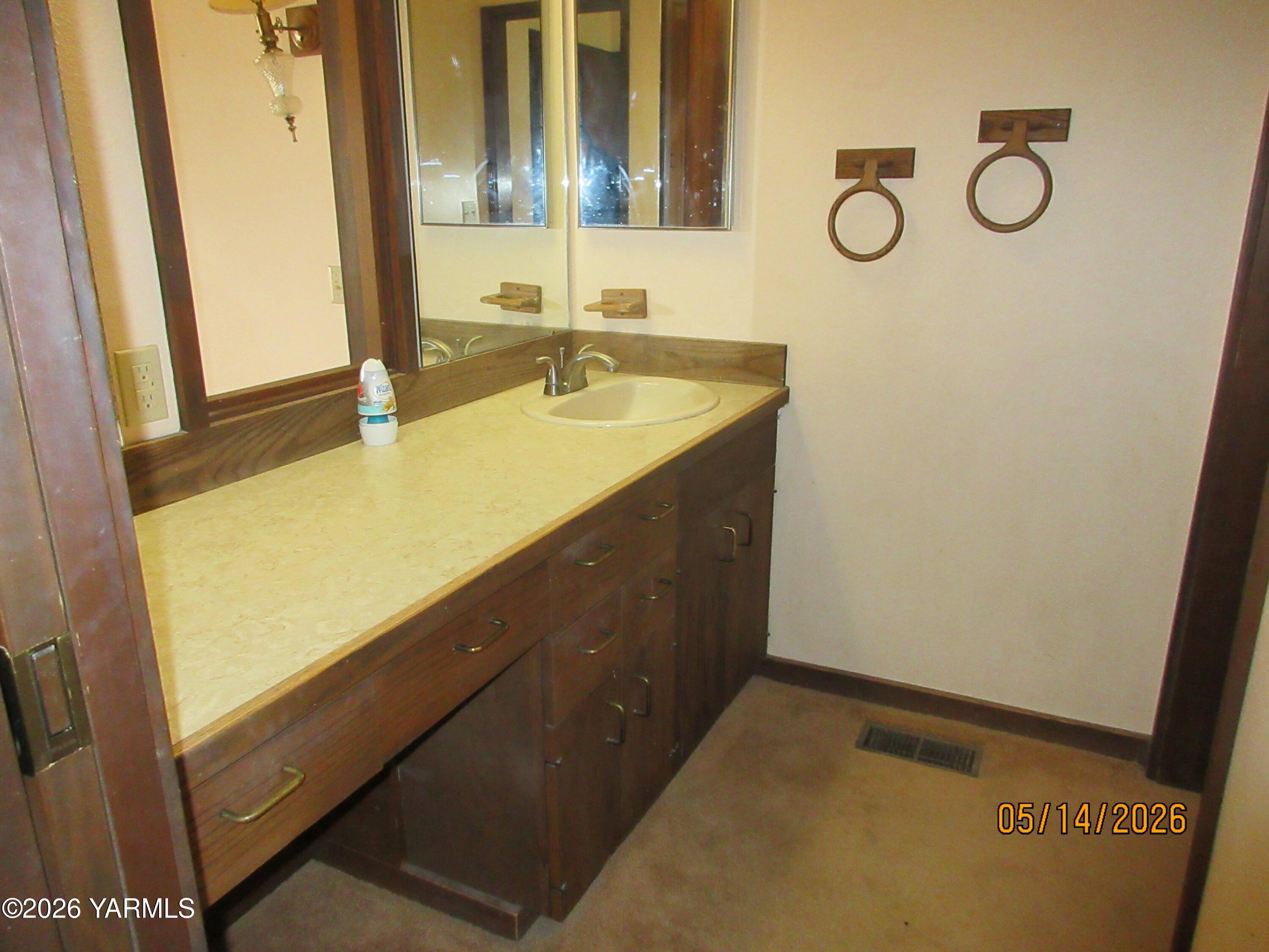 1303 Nightingale Road Wapato, WA 98951 - Photo 10 of 26 a bathroom with a sink and a mirror