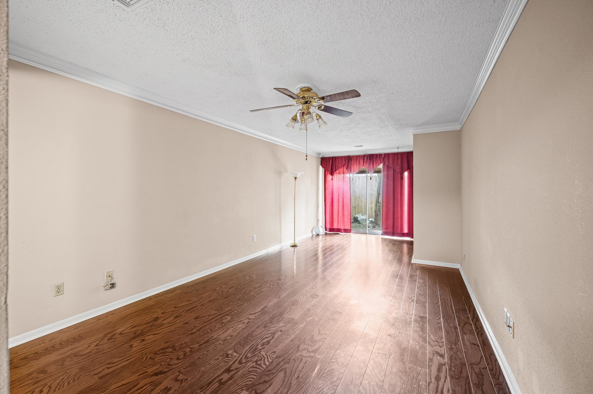 6903 Bullinger Drive Spring, TX 77379 - Photo 19 of 27 Primary Suite with Seating Area