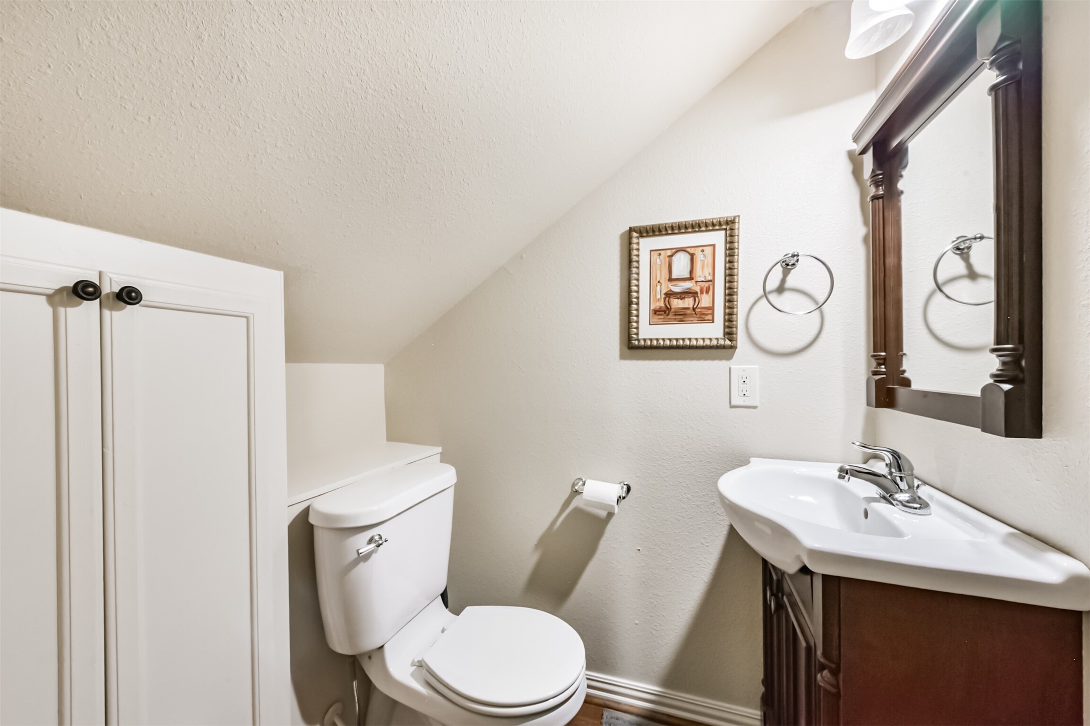 46 Deer Ridge Cleveland, TX 77327 - Photo 26 of 40 a white toilet sitting next to a bathroom sink