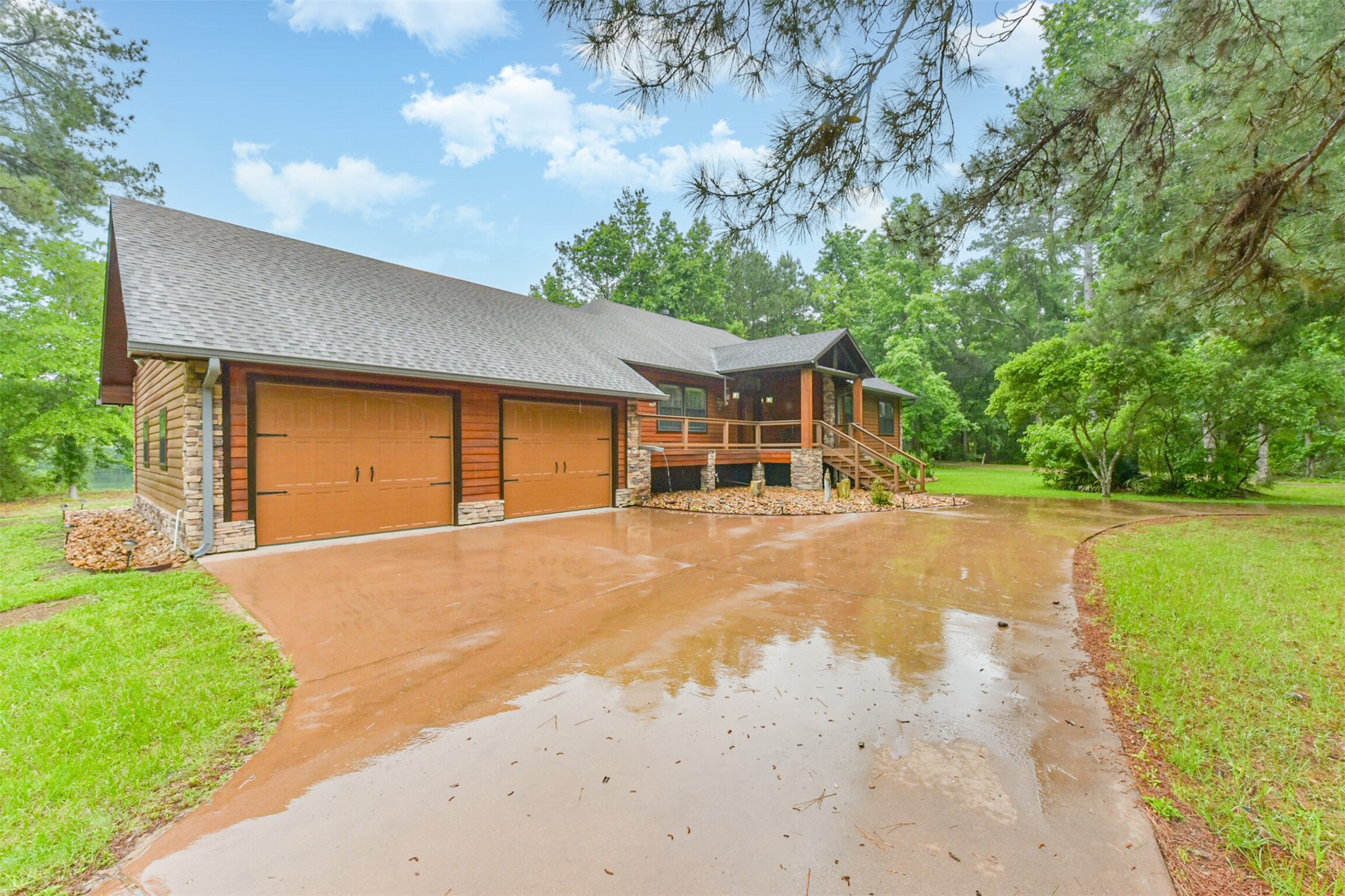 46 Deer Ridge Cleveland, TX 77327 - Photo 35 of 40 a front view of a house with a yard and garage