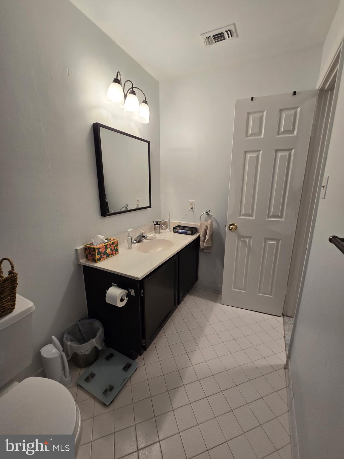 7879 Apache Ridge Court Manassas, VA 20109 - Photo 16 of 22 a bathroom with a sink vanity and mirror