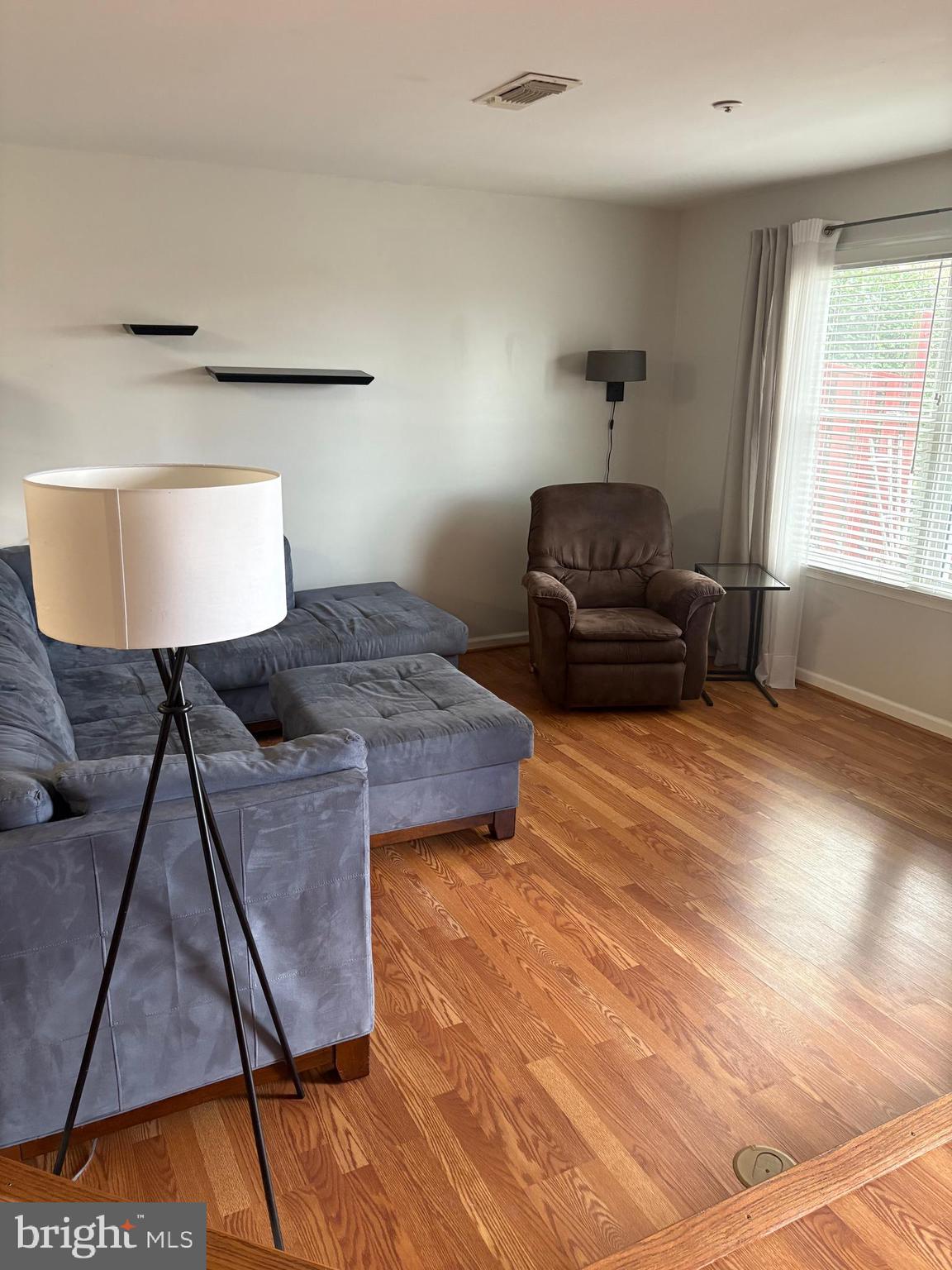 7879 Apache Ridge Court Manassas, VA 20109 - Photo 2 of 22 a living room with a couch and a coffee table
