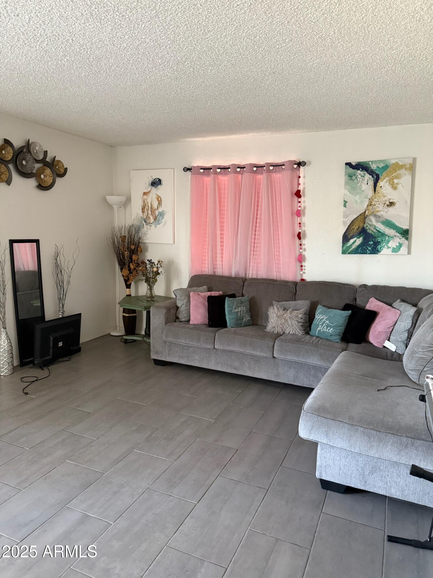 2687 West Ocotillo Road Phoenix, AZ 85017 - Photo 12 of 21 Living Room