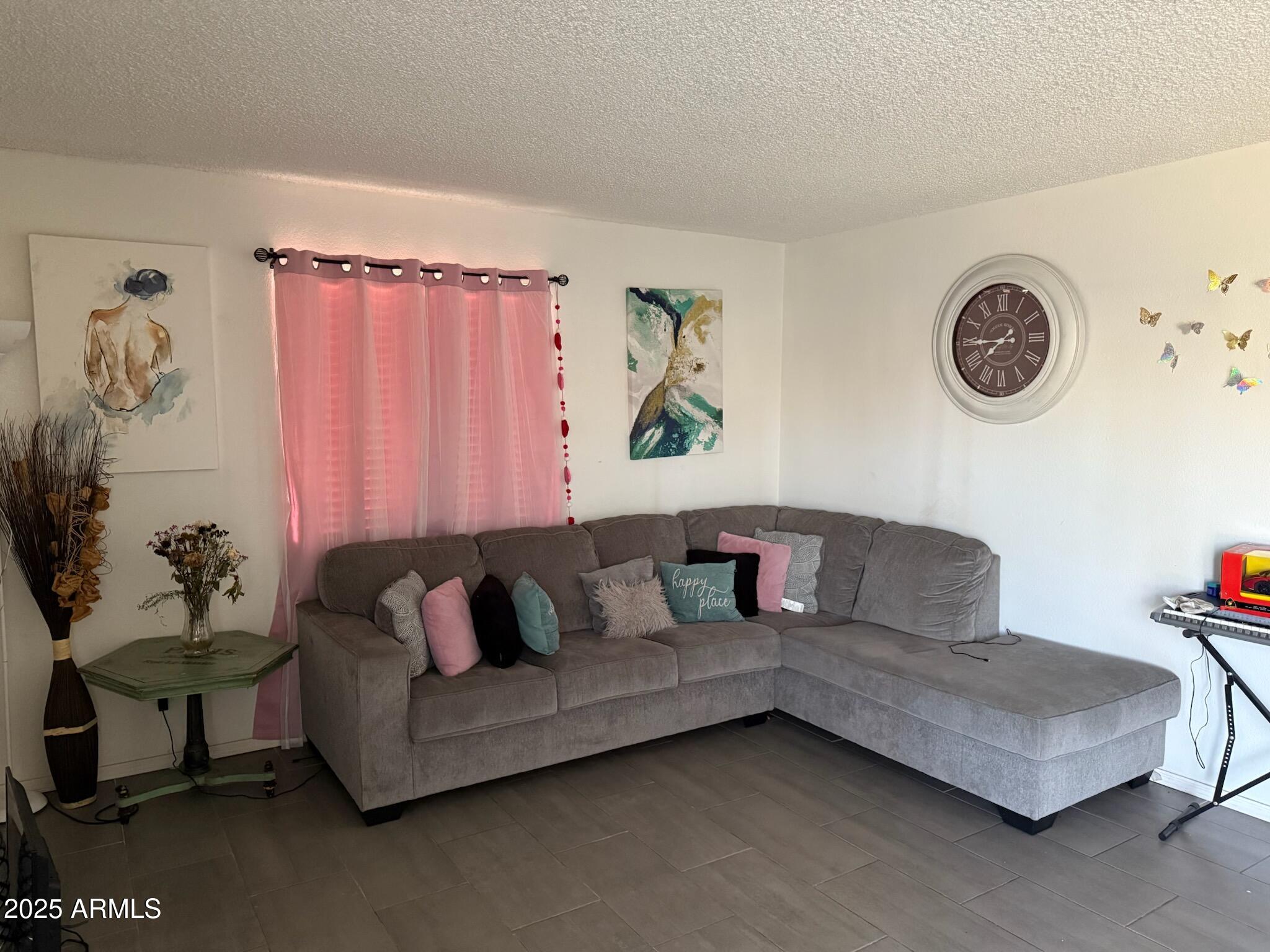 2687 West Ocotillo Road Phoenix, AZ 85017 - Photo 13 of 21 Living Room