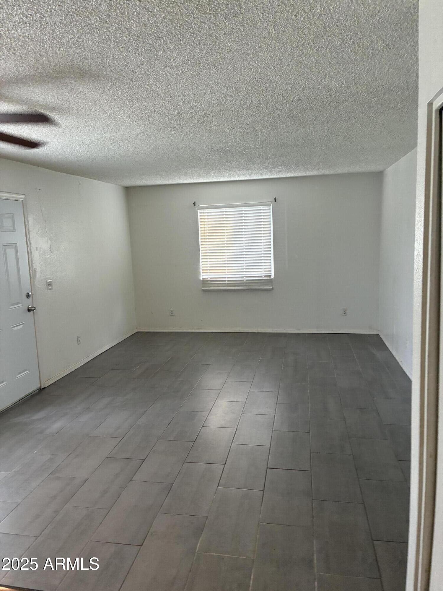 2687 West Ocotillo Road Phoenix, AZ 85017 - Photo 14 of 21 Living Room
