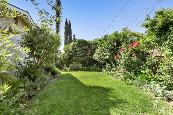a view of a house with a backyard