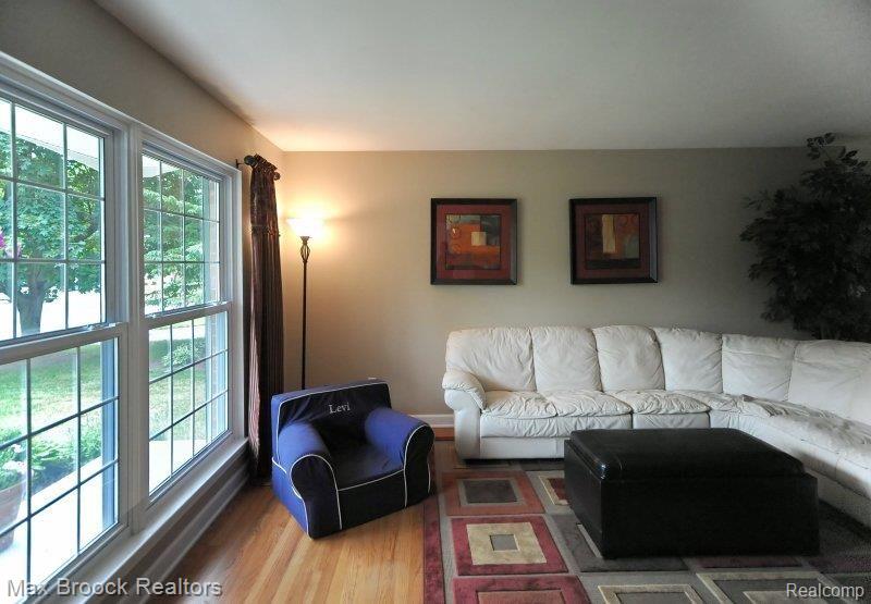 2451 Eaton Gate Road Lake Orion, MI 48360 - Photo 13 of 25 036DSC_0837 copy.jpg