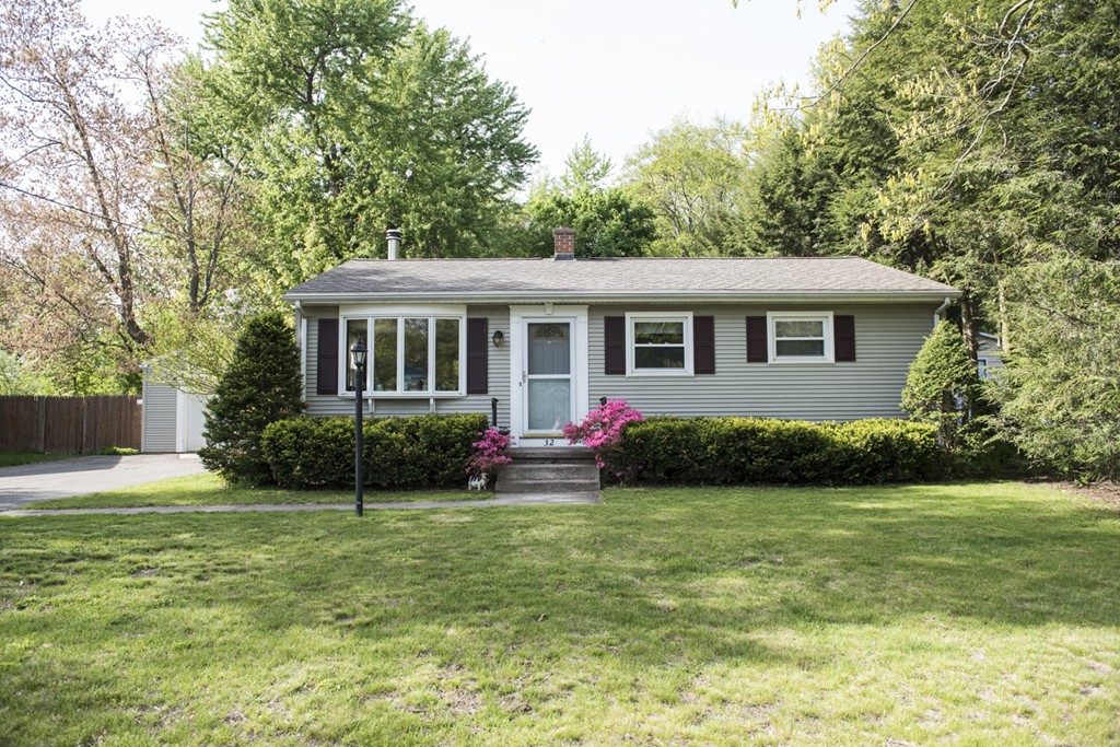 32 Wands Street Springfield, MA 01118 - Photo 1 of 24 Gallery Image 1