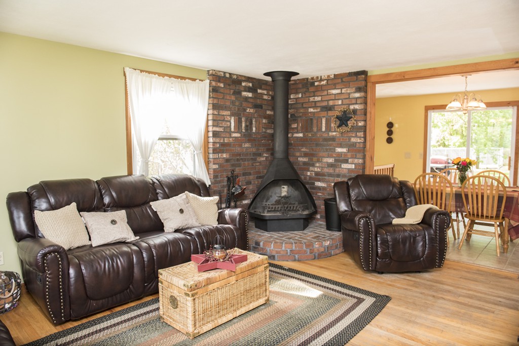 32 Wands Street Springfield, MA 01118 - Photo 3 of 24 Gallery Image 3
