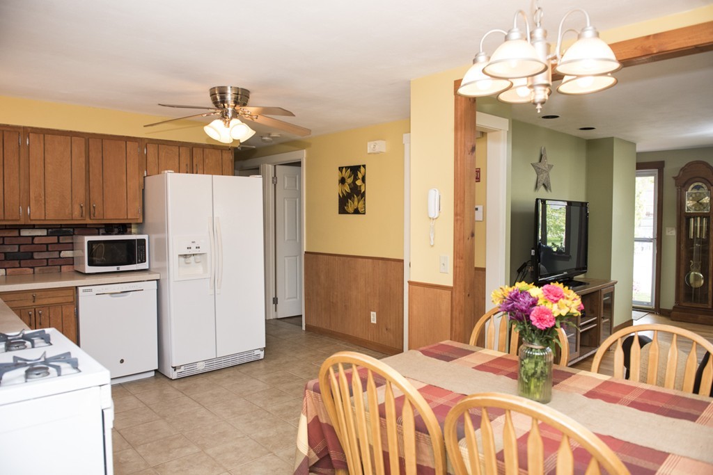 32 Wands Street Springfield, MA 01118 - Photo 9 of 24 Gallery Image 9