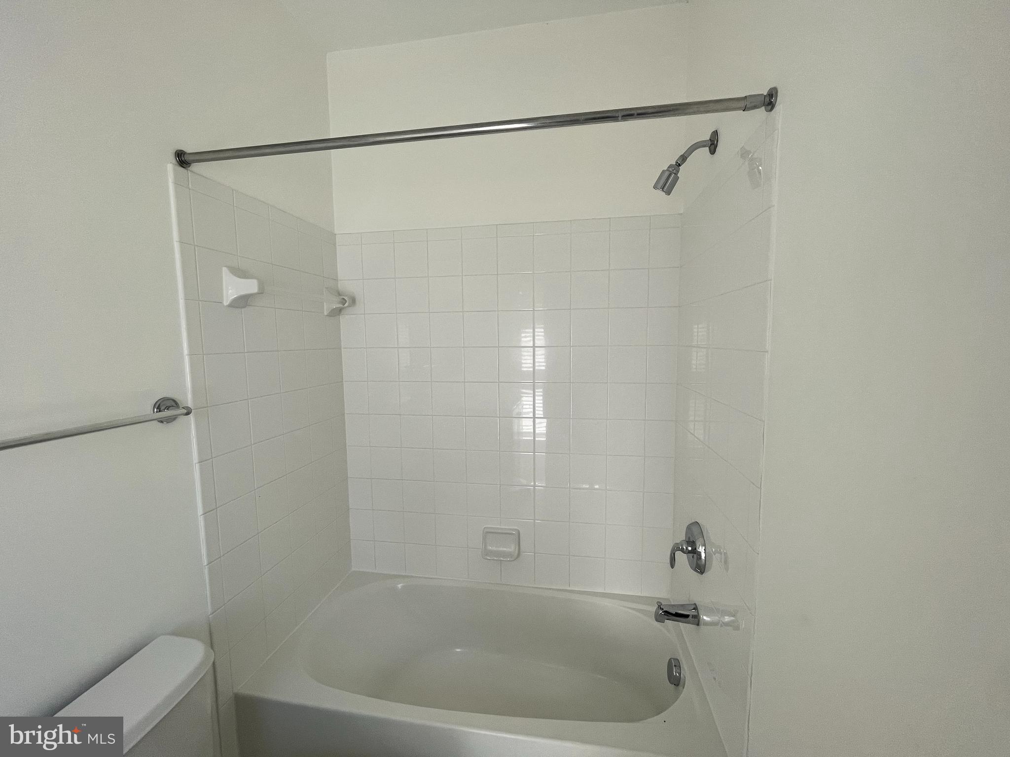 711 Carpenter Road Alexandria, VA 22314 - Photo 21 of 30 Bathroom Two
