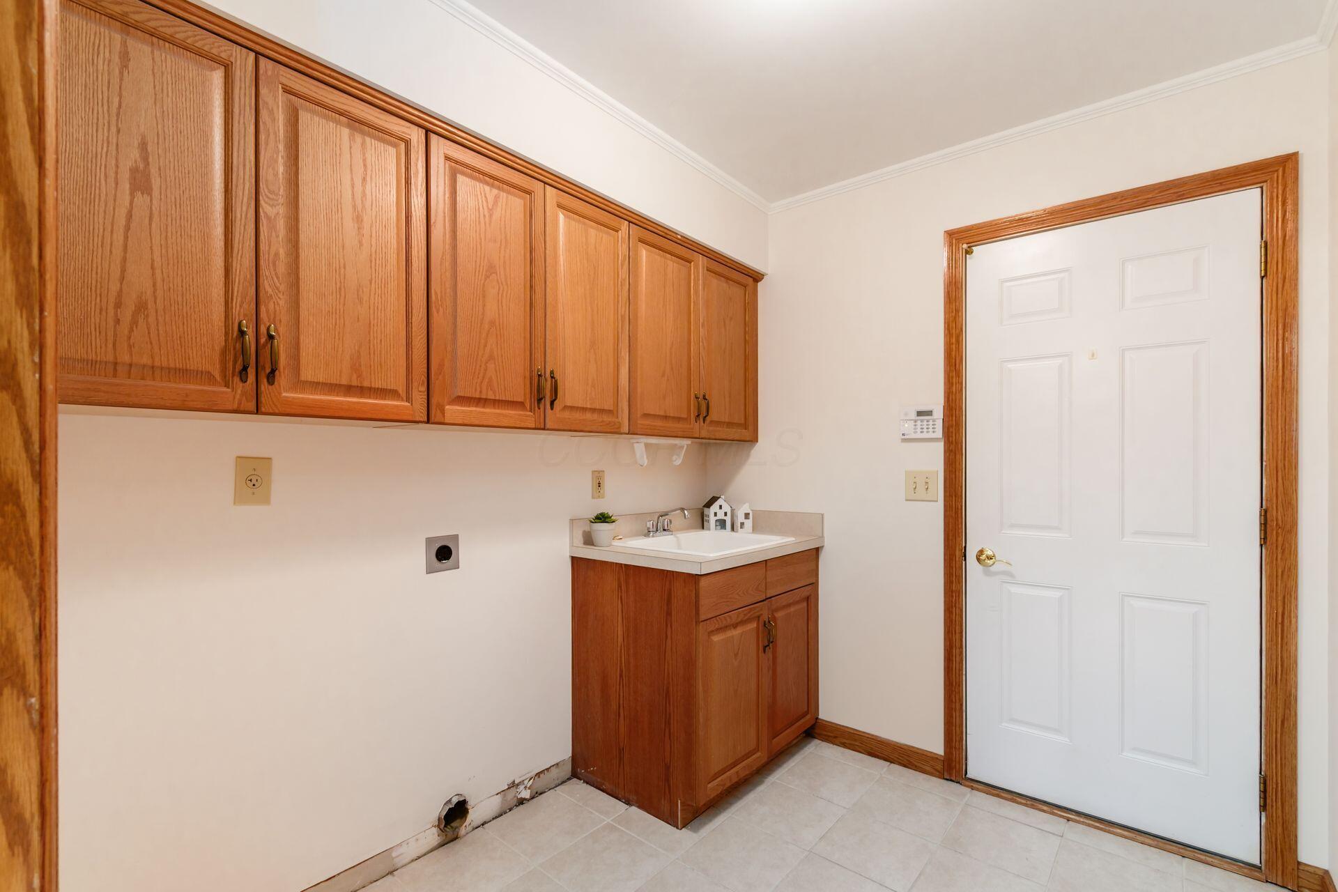 5717 Newgate Road Dublin, OH 43017 - Photo 14 of 33 017_te Rd Dublin OH 43017 USA