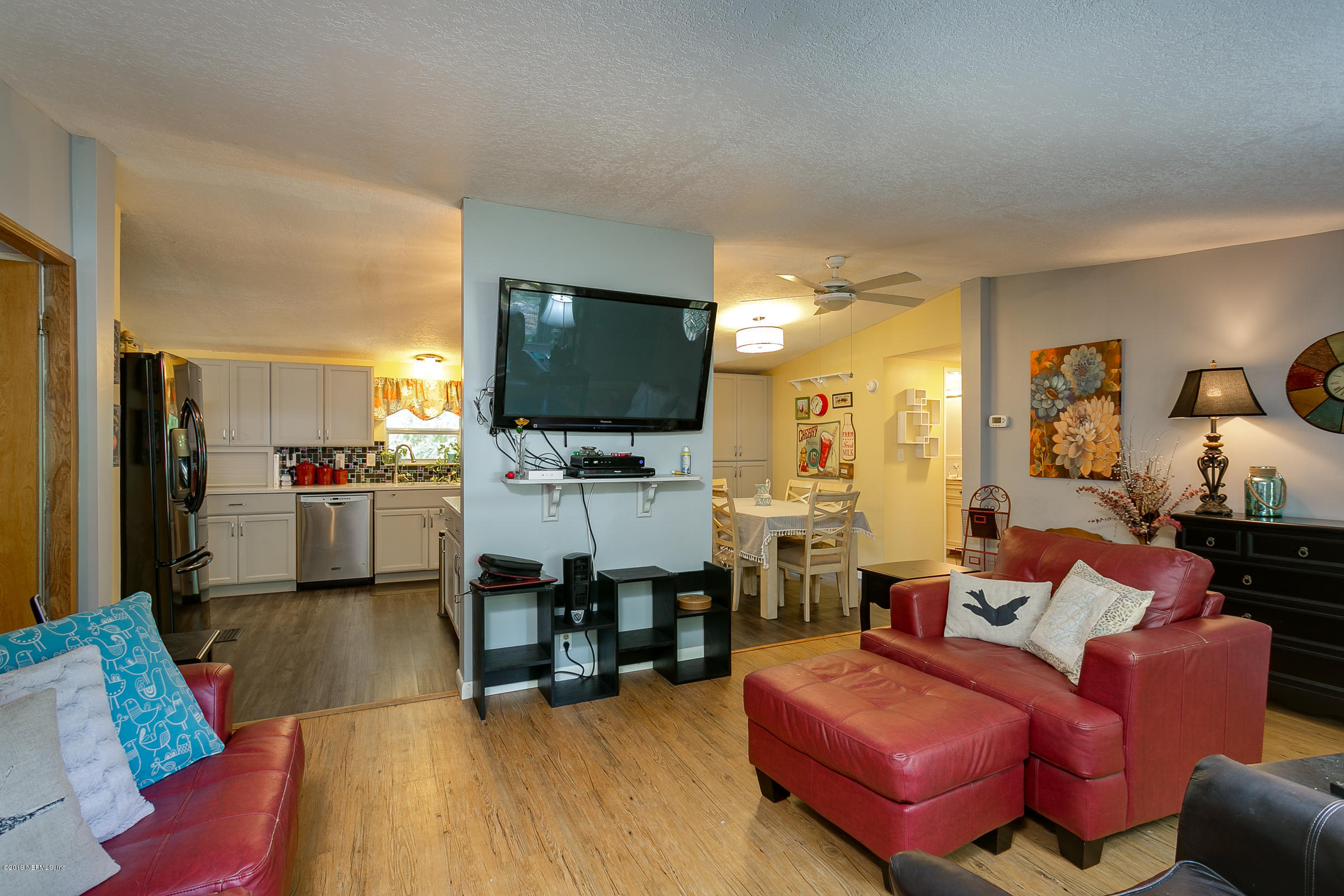 7536 Golf Street Keystone Heights, FL 32656 - Photo 5 of 28 Living Room View 2