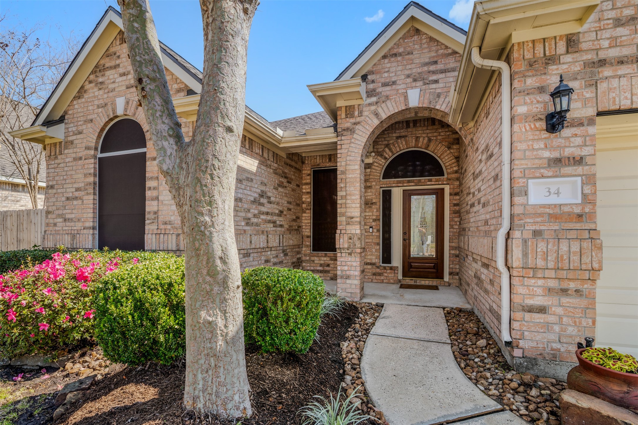 34 Sovereign Way Conroe, TX 77384 - Photo 2 of 49