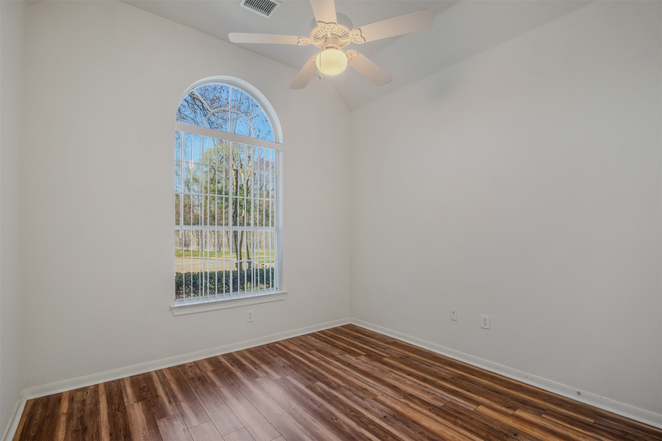 34 Sovereign Way Conroe, TX 77384 - Photo 23 of 49