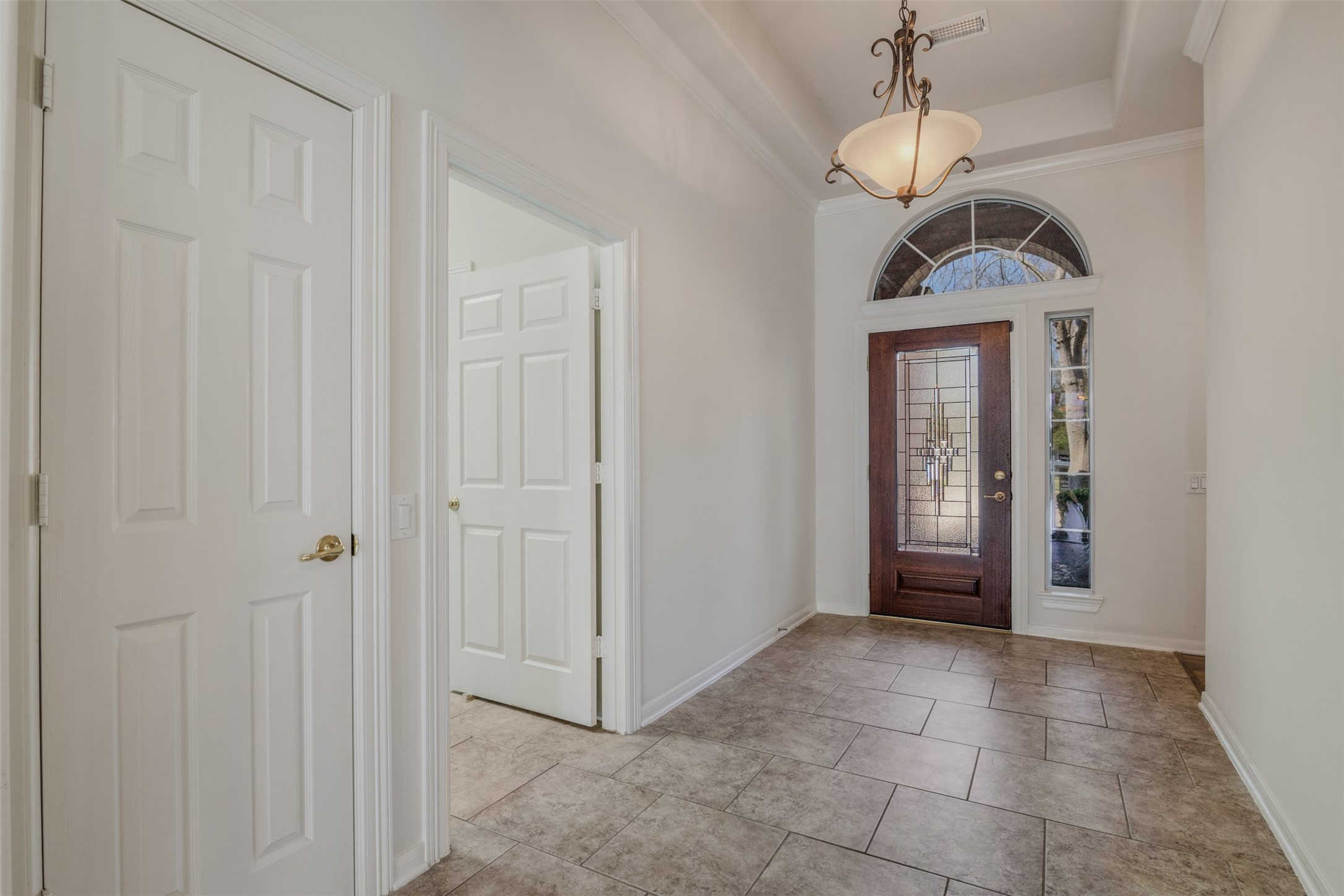 34 Sovereign Way Conroe, TX 77384 - Photo 4 of 49