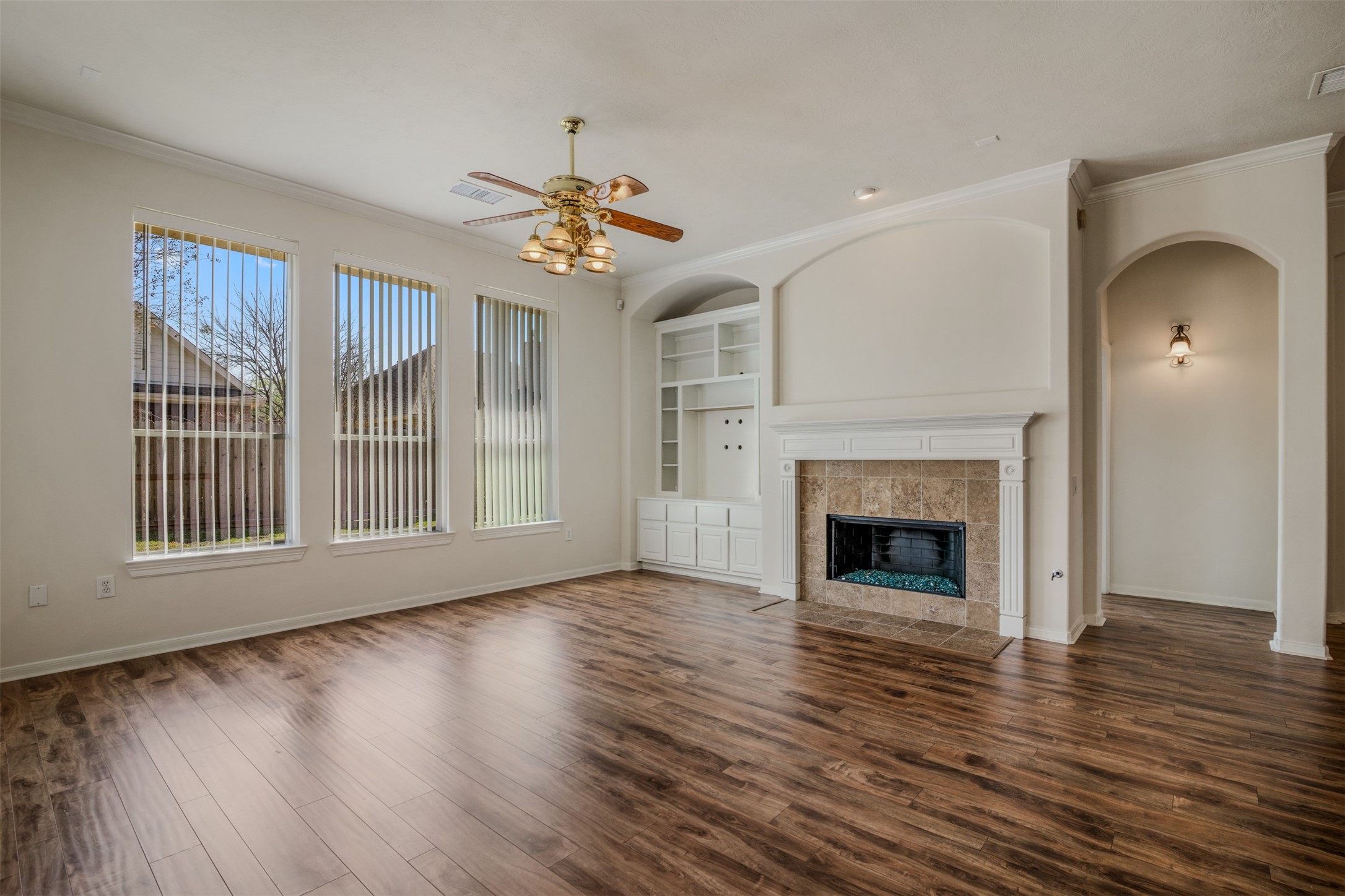 34 Sovereign Way Conroe, TX 77384 - Photo 8 of 49