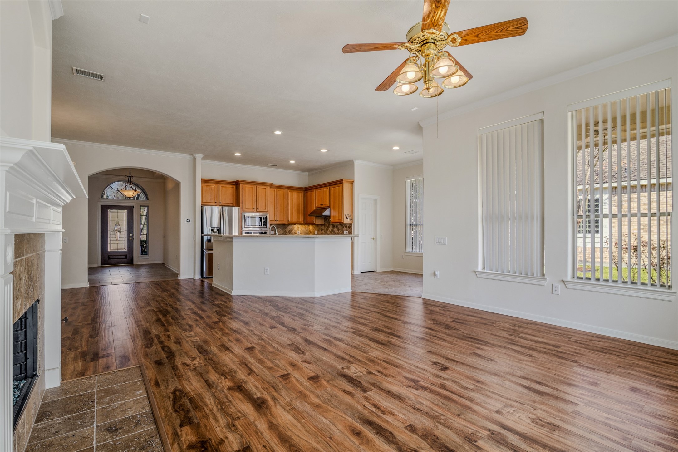 34 Sovereign Way Conroe, TX 77384 - Photo 10 of 49