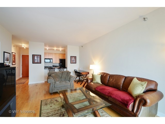 421 West Huron Street, Unit 702 Chicago, IL 60654 - Photo 3 of 10
