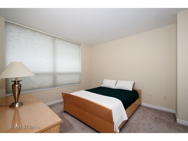 421 West Huron Street, Unit 702 Chicago, IL 60654 - Photo 6 of 10